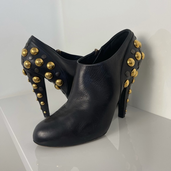 Gucci Leather Ankle Boots with gold metal design - Picture 7 of 11